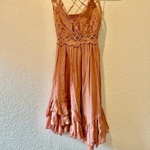 Free People Rose color Lace Trim Ruffle Hem Dress. New ! 💓